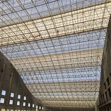 Q235B / Q355B Komercyjna stalowa rama budowlana Odwijająca się stalowa rama kratowa