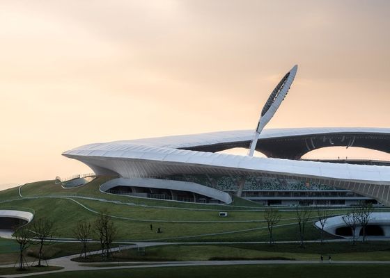 Dostosowana konstrukcja stalowa Stadion Q355 Prefabrykowane budynki metalowe Gimnazjum