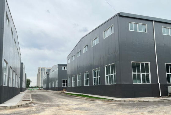Komercyjny prefabrykowany budynek biurowy Lekka stalowa rama portalowa Q355B