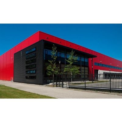 Hala magazynowa o konstrukcji stalowej z roletami/drzwiami wahadłowymi/przesuwnymi i skośnym/płaskim dachem