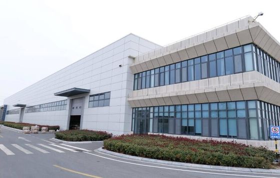 Betonowe fundamenty i stalowe ramy portalowe do prefabrykowanych konstrukcji stalowych