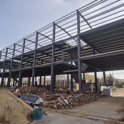 Skład konstrukcji stalowej z sekcji H o dobrej zdolności nośnej