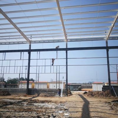 Skład konstrukcji stalowej z sekcji H o dobrej zdolności nośnej