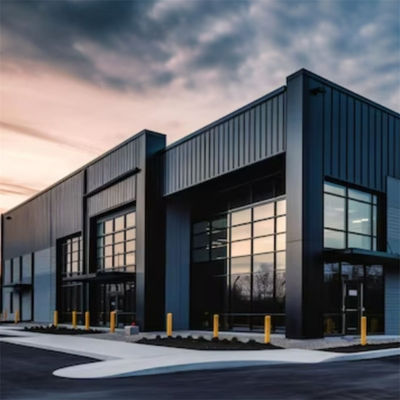 Nowoczesna konstrukcja stalowa zawierająca okna aluminiowe odpowiednie do projektów w branży hotelarskiej, w tym hoteli i ośrodków